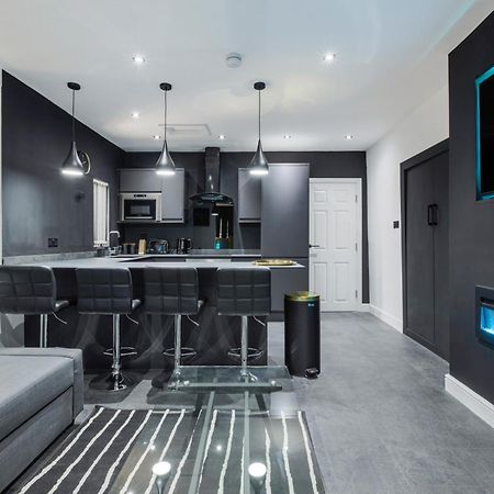 Two Bed Modern Apartment 5Min Walk To Town Centre With Free Parking ! Under New Management بلاكبول المظهر الخارجي الصورة