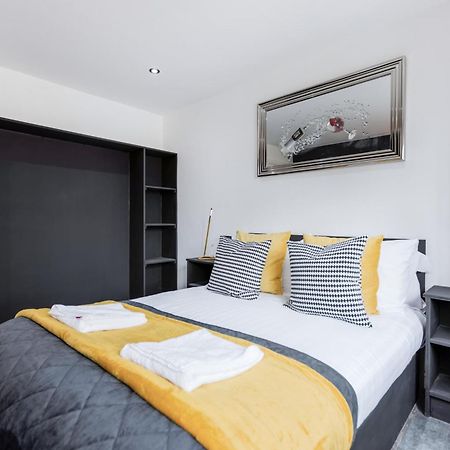 Two Bed Modern Apartment 5Min Walk To Town Centre With Free Parking ! Under New Management بلاكبول المظهر الخارجي الصورة