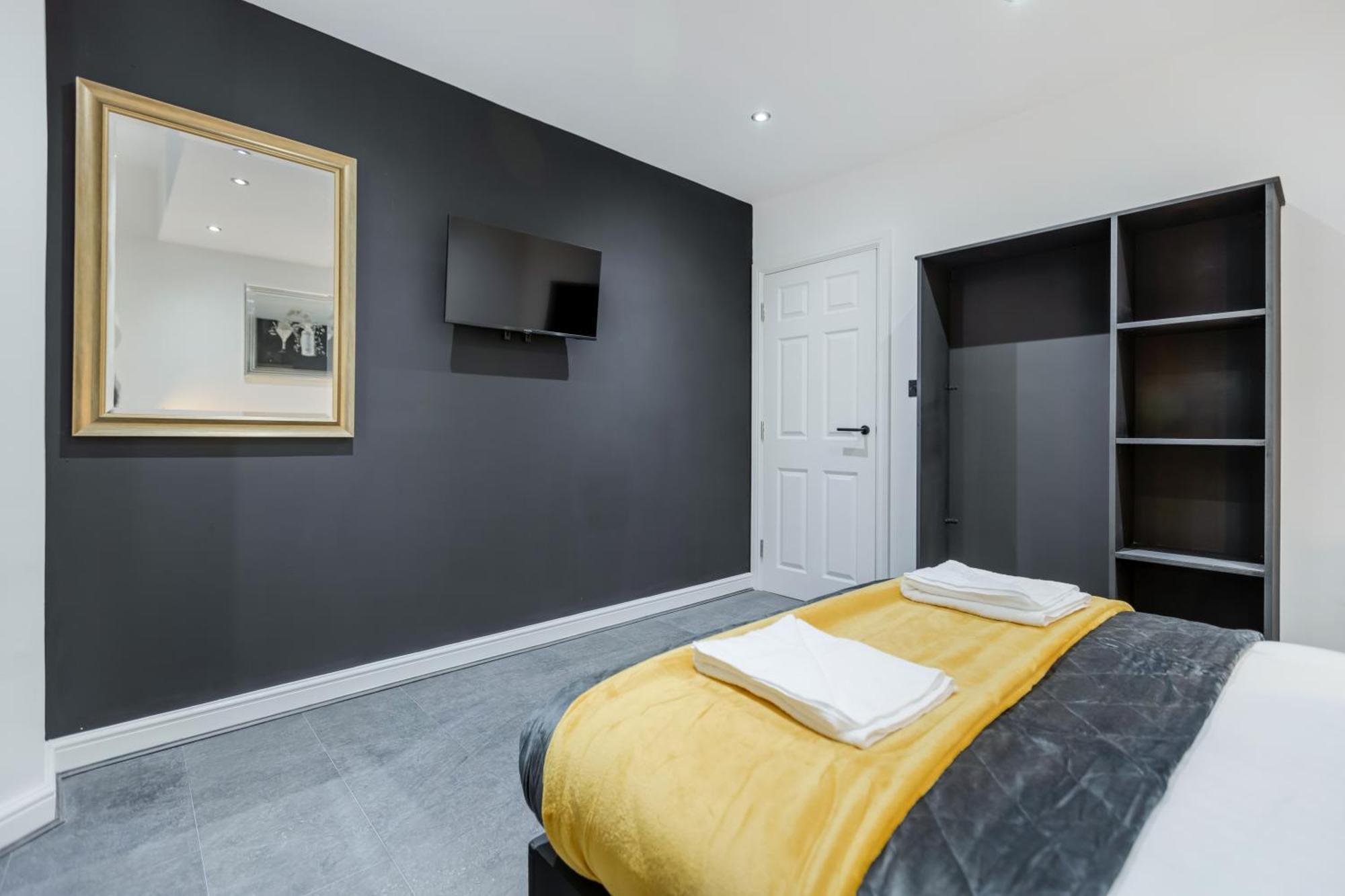 Two Bed Modern Apartment 5Min Walk To Town Centre With Free Parking ! Under New Management بلاكبول المظهر الخارجي الصورة