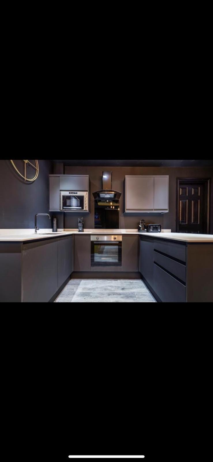 Two Bed Modern Apartment 5Min Walk To Town Centre With Free Parking ! Under New Management بلاكبول المظهر الخارجي الصورة
